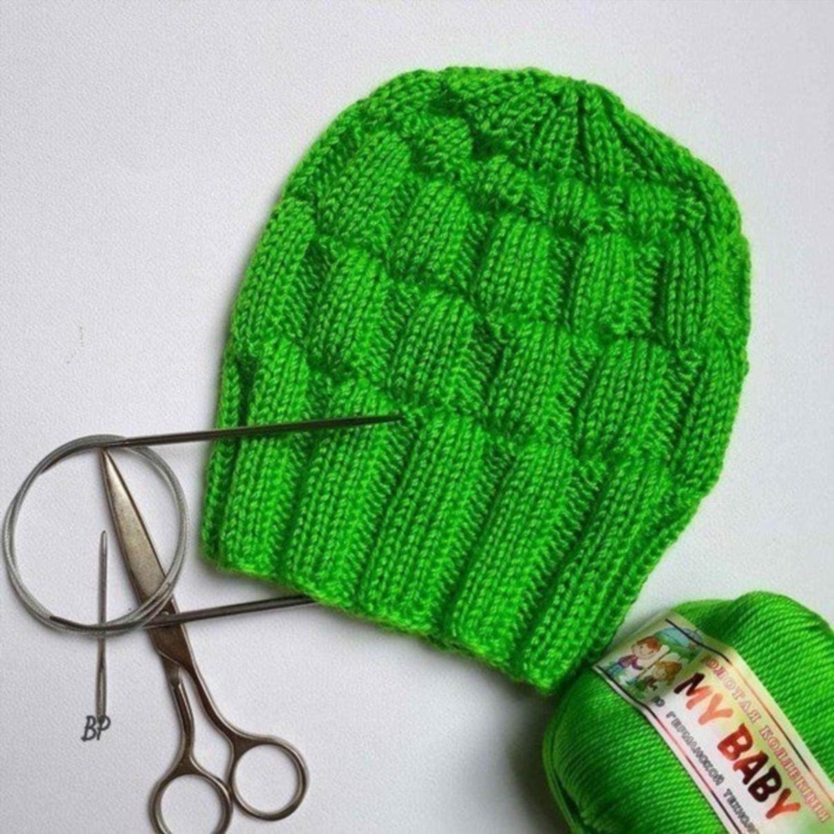 Легкая шапка крючок. Вязание шапок. Вязание шапки спицами. Зеленая шапка спицами. Круглая шапочка спицами.